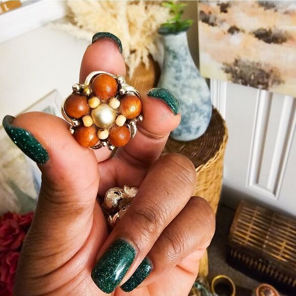 Vintage Cluster Wooden Beaded Inlay Clip On  Earrings. - Picture 6 of 8